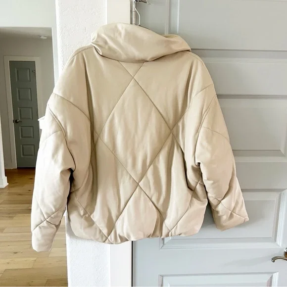 Abercrombie Oversized Vegan Leather Quilted Bomber Jacket - Picture 4 of 6